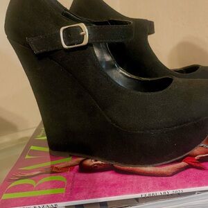 Black 4’ Faux Suede Charlotte Russe Black Mary Jane Wedge Pumps SZ 8 LIKE NEW